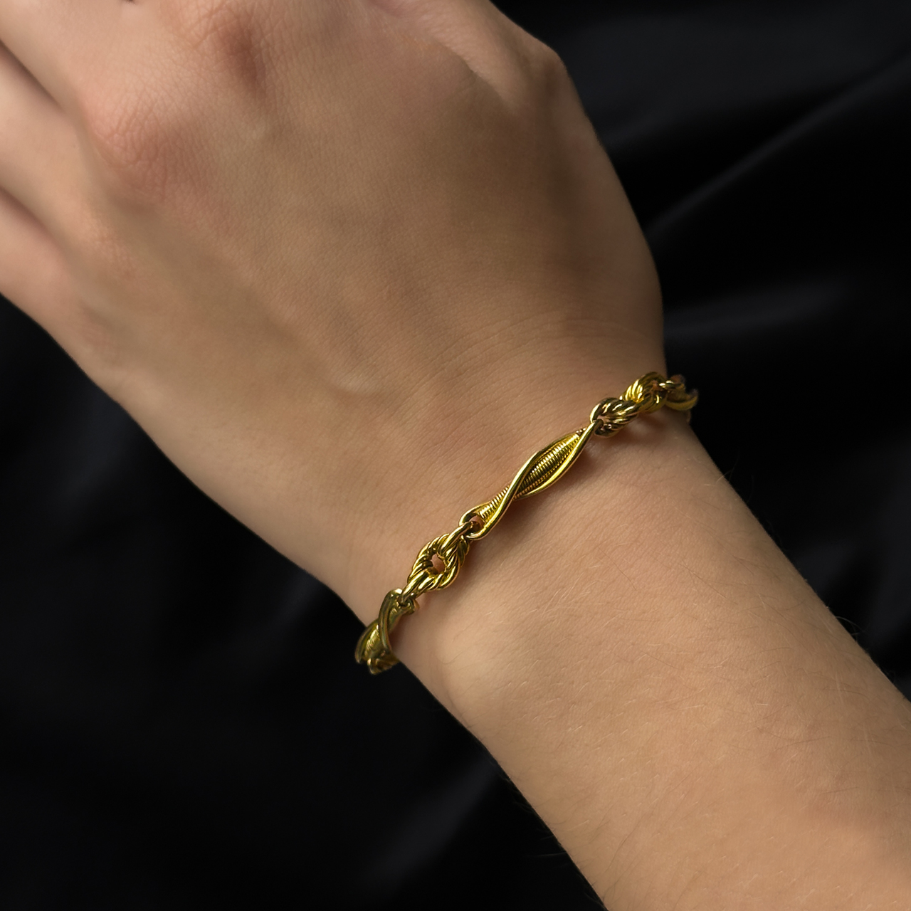 Unusual 18ct Antique Albert Fancy Link Bracelet.7.5 inches long.The chain has spacing knots between the longer twisting links which have long gold 'springs' inside.The securing mechanism is a hallmarked dog clip with a bolt ring on the other side.The dog clip and long links have the makers mark and 18ct mark.