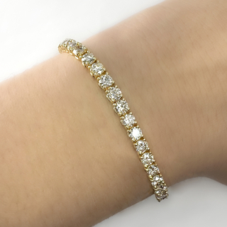 Beautiful 7.5ct Diamond Tennis Bracelet 18 inches. Worn either on its own or stacking, a beautiful bright and sparkling tennis bracelet set in marked 18ct yellow gold. The diamonds are 0.15ct weight, round brilliant cut, claw set. Please contact us if you would like to know more about this stunning bracelet or visit us at Saddingtons Jewellery, Mayfair.