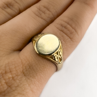 1908-Scroll-Shoulders-Gold-Signet-Ring-Body-View1