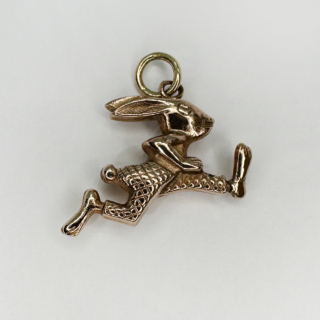 Vintage Gold March Hare Charm in solid 9ct, Rose Gold. The charm measures approximately 27 mm x 20 mm (excluding the loop). The hare holds fur detail and 'checkered' trousers as if the white rabbit from Alice in Wonderland. The soldered bale attached to the hare has a rubbed hallmark 9ct gold, also tests 9ct gold.