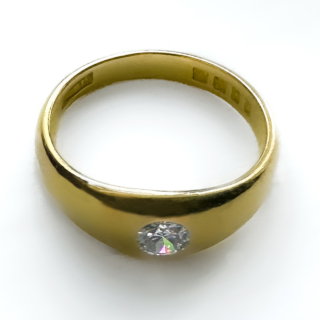 04-05-25-Antique-18ct-Gypsy-Ring-3-Diamonds-Top1