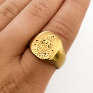 Victorian Signet Ring With Crest & 'CONFIDO' Moto 18ct gold on finger