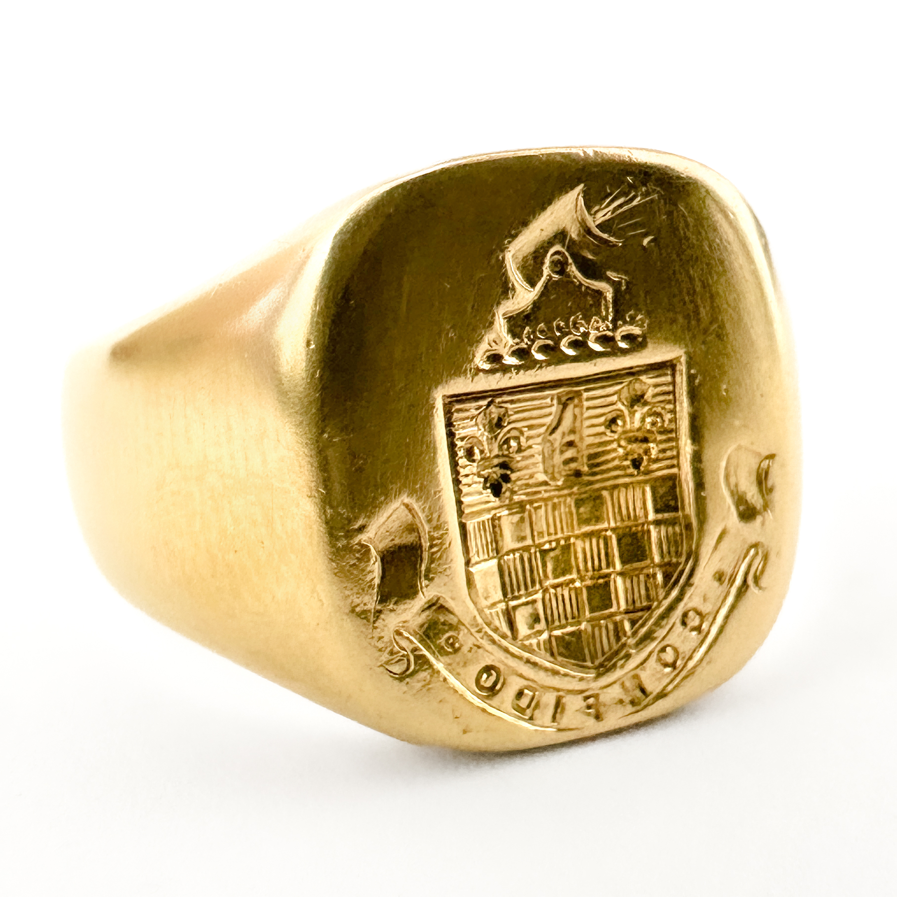 Victorian Signet Ring With Crest & 'CONFIDO' Moto 18ct gold side on view