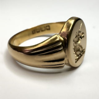 05-05-25-Antique-18ct-Yellow-Gold-Unicorn-Signet-Ring-Side3