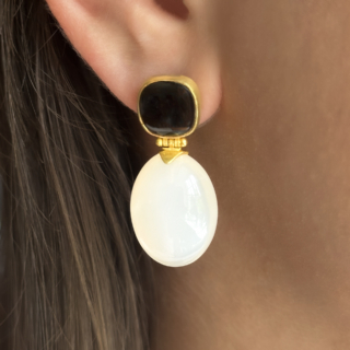 Moonstone-Onyx-Drop-Earrings-Body-View1