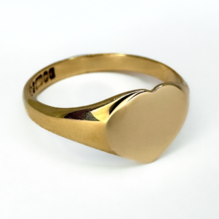 Vintage Gold Heart Signet Ring.Beautifully polished yellow hallmarked gold.