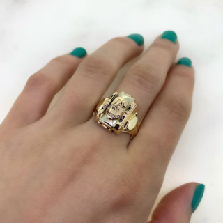 Incredible Glendale College USA Ring in 10ct Hallmarked Yellow Gold, 1955. This heavy solid gold ring is decorated with a mascot bird, the name Glendale and the year of graduation, all in coloured enamel.  The style of the ring is circa many American college rings, with a dog head look about it. The head of the ring measures approximately 17.5 mm x 12 mm. The ring is in great excellent condition, with a few minor sections of enamel missing. the ring is heavy on the hand with a polished shank.