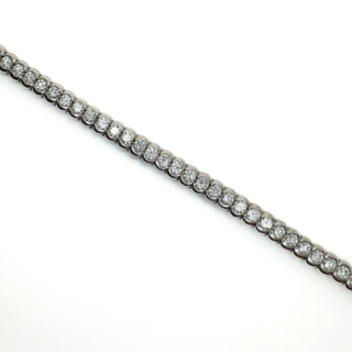 An exquisite 18ct White Gold 6.67ct Diamond Tennis Bracelet.57 Bright and sparkling brilliant cut diamonds rub over set in 18ct white gold,each diamond is set individually finely articulated segments giving sleek movement.The diamonds are G colour and VVs clarity.The bracelet measures 7.5 inches.\There is a lever securing fastener,really secure and sleek bracelet.Please contact us if you would like to know more about this elegant tennis bracelet.