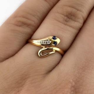 Sapphire-Eyes-Gold-Snake-Ring-Body-View1