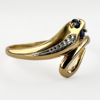 Sapphire-Eyes-Gold-Snake-Ring-Side-View2