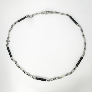 Antique-Platinum-Onyx-Neckchain-Front2