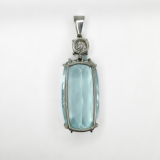 Aquamarine-Diamond-Cushio-Pendant-Back-View1