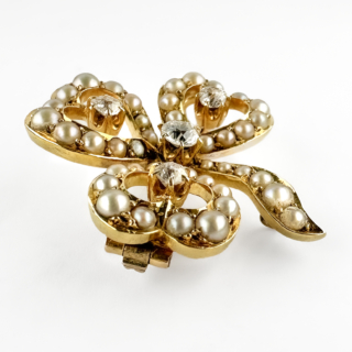 Edwardian-Pearl-Diamond-Clover-Brooch-Side-View2