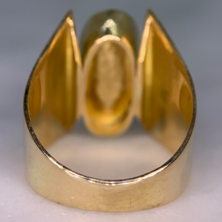 Unusual Brutalist Geometric Solitaire Moonstone Ring, stamped 750 (18ct) Yellow Gold. The exquisite ring has a 16 mm x 7 mm statement oval moonstone. The up-finger design of the ring shows an oval moonstone, bezel set, in yellow gold, with two geometric wide shoulders that taper to the back of the shank. The head measures approximately 21 mm x 11 mm, and tapers to 5 mm at the back of the ring. The ring is in absolutely immaculate condition and is a clear statement piece, great worn alone or in addition to other up-finger rings. 