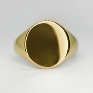 Desirable Gold Oval Signet Ring 5.2g.Beautiful polished gol with a plain polished oval at the front to have initials,motif,shield or intaglio carved or engraved.Please contact us if you would like us to arrange this for you.The ring has a Birmingham hallmark 1929.The signet ring can be resized.Please contact us if you would like to know more about this ring.