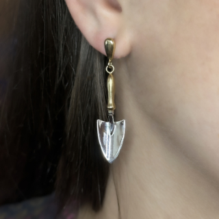 Fork-Trowel-Gold-Earrings-Body-View1