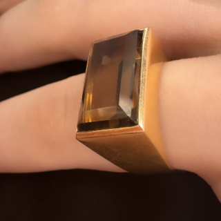13-05-25-Vintage-Smokey-Quartz-Rectangular-Gold-Chunky-Ring-Body2