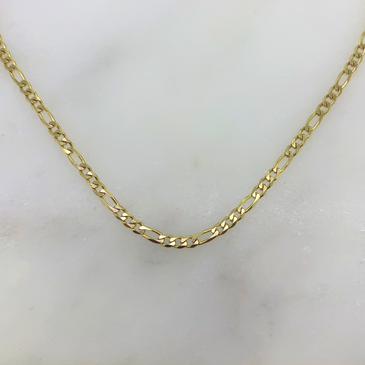 Beautifully classic 3mm Figaro 24" Chain in 9ct Yellow Gold, Hallmarked Italy, import mark Birmingham, 1985. The chain has a width of 3 mm, a length of 24" and is joined by a spring ring clasp. Lying elegantly flush to the skin, typical of a Figaro chain.
