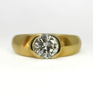 Chunky 1ct Diamond Solitaire Band Ring.A stunning and bright brilliant cut diamond centrally set in rub over setting in 18ct yellow gold.A vintage ring,'750' marked inside the shank denoting 18ct gold.the central diamond measures 0.6cm diameter.The Shank has a polished finish and measures 0.6cm at the widest where the diamond is set and gradually tapers to the back of the ring.The ring is comfortable to wear, low on the finger.It can be resized,please contact us if you would like to know more about this ring.
