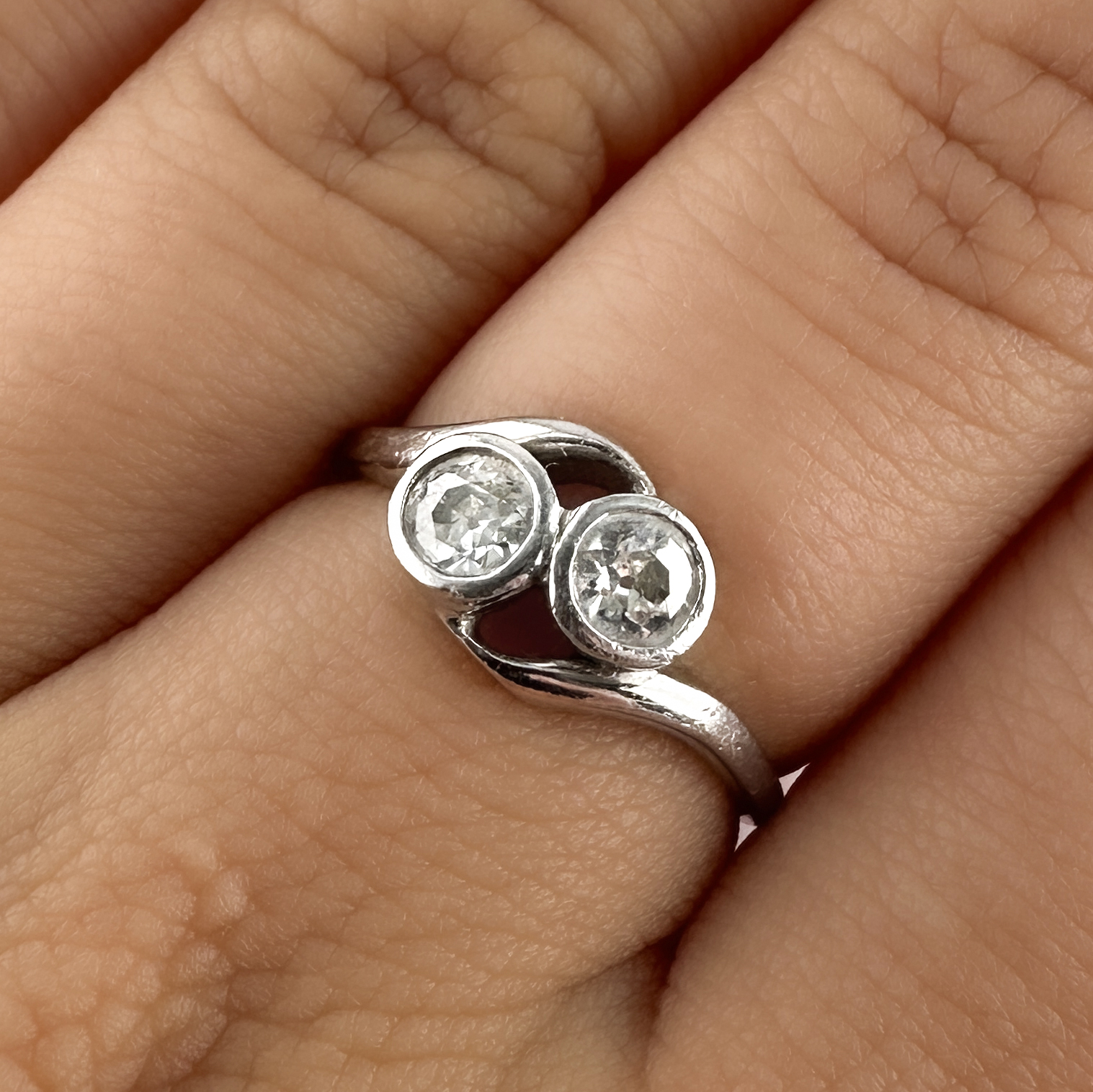 Antique Toi et Moi Diamond Crossover Ring