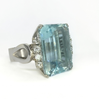 15-10-25-15ct-Aquamarine-Diamond-Cocktail-Ring-18ct-White-Gold-Side1