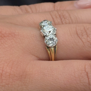 3 stone diamond ring