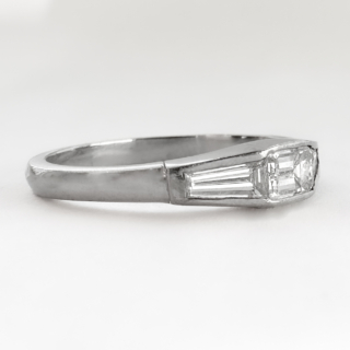 Vintage-3-Stone-Diamond-Ring-Side-View2