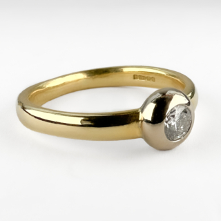 Single-Stone-Rub-Over-Diamond-Ring-Side-View1