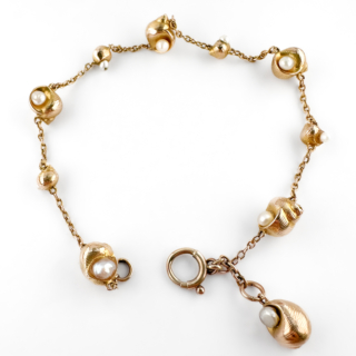 Edwardian-Gold-Shell-Pearl-Bracelet-Front-View1