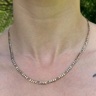 Beautifully classic 4 mm Figaro 18" Chain in 9ct Yellow Gold, Hallmarked London. The chain has a width of 4 mm, a length of 18" and is joined by a lobster claw clasp. Lying elegantly flush to the skin, typical of a Figaro chain.