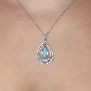 Pear-Drop-Aquamarine-Diamond-Pendant-Body-View1