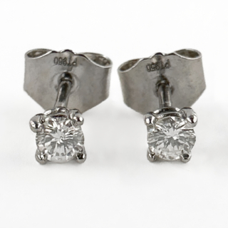 0.25ct-Diamond-Stud-Earrings-Front-View1
