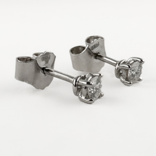 0.25ct-Diamond-Stud-Earrings-Side-View1