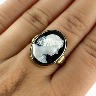 Early Victorian Banded Agate Cameo Ring 18ct gold on the hand