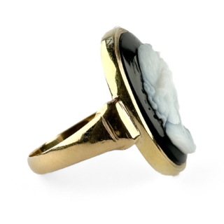 Early Victorian Banded Agate Cameo Ring 18ct gold side profile