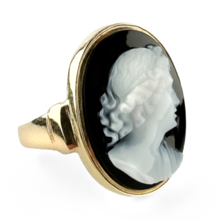 Early Victorian Banded Agate Cameo Ring 18ct gold side view