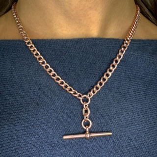 Edwardian Rose Gold Albert Neckchain, a traditional and warm toned piece. The neckchain weights 34.9g, with all links marked .375ct Rose Gold. There is a large dog clip with a large bolt ring fastener. The exquisite neck chain is 17.5/45cm inches long drop to the T bar which measures 1.5cm/3.5cm. Contact us for further information, photos or videos.