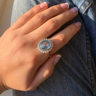 18ct Aquamarine Diamond Cluster