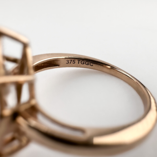 Pear-Shaped-Morganite-Rose-Gold-Ring-Mark-View2