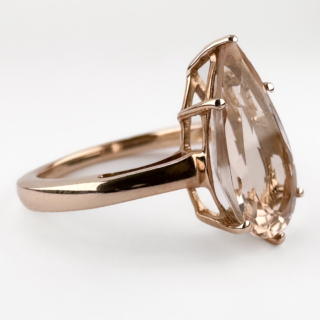 Pear-Shaped-Morganite-Rose-Gold-Ring-Side-View1