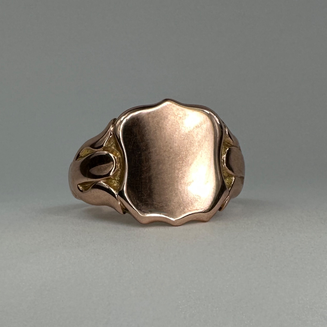 Classic style 9ct Rose Gold Edwardian Signet Ring. Hallmarked Birmingham .375 with makers HG&S. The shank is beautifully carved.  The rose gold tone gives a warm glow, a beautiful timepiece. This ring can be resized. 