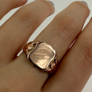 20-01-23-Edwardian-Signet-Ring-in-9-Carat-Rose-Gold-Hand-View