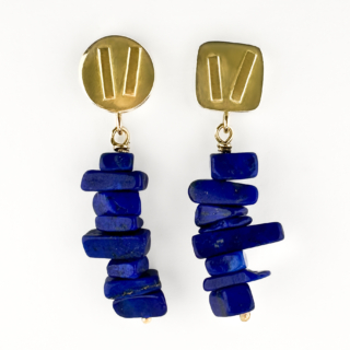 Funky Modernist Lapis Lazuli Drop Earrings. These abstract vintage earrings feature a 14ct yellow gold stud, designed with an intentional asymmetry: one formed as a softly squared plaque, the other as a polished circular disc. Each has a minimalist linear motif. Suspended from the gold studs are articulated drops of 8 natural lapis lazuli, composed of irregular, polished segments, creating movement and texture. The deep cobalt-blue of the lapis contrasts beautifully with the warm tone of the gold, while the organic forms soften the geometric style of the studs. The drop length measures 2.8cm, the total length is 3.7cm. On the back of the circle stud there is a European boutique designer hallmark as well as 585, 14ct, stamp. The earrings have a butterfly and post fixture. Please contact us if you would like to know more about these beautiful earrings or visit us at Saddingtons Jewellery, Mayfair.