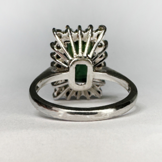 20-09-23-Green-Tourmaline-Diamond-Cluster-Ring-White-Gold-Back-View1