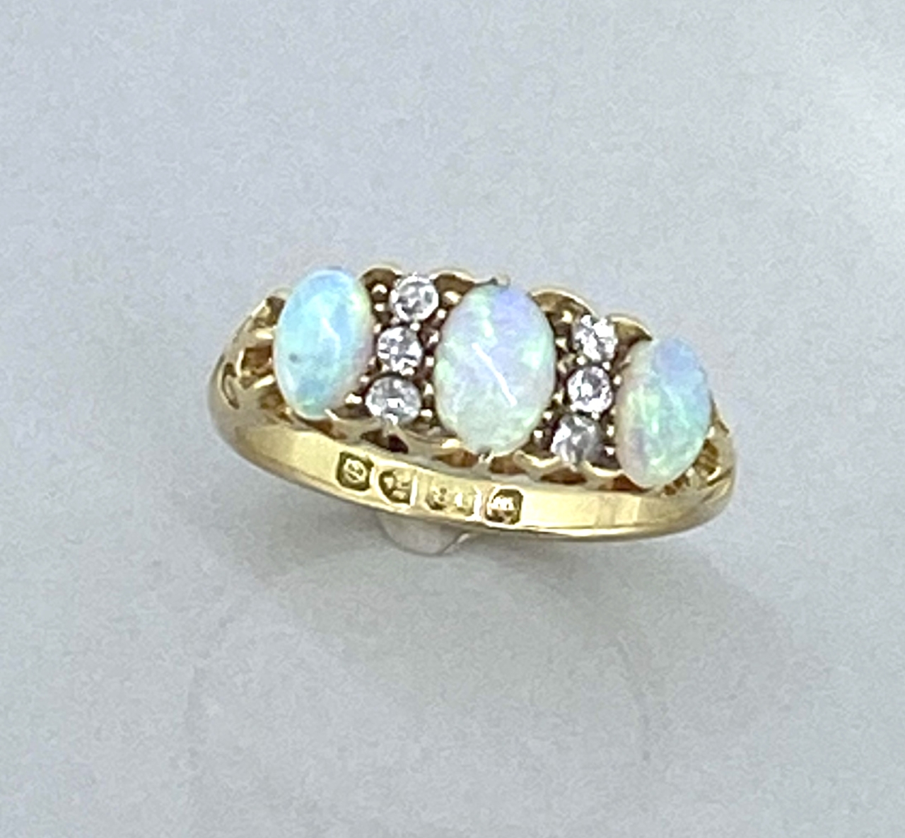 Hallmarked Chester 1904.  Size:  UK:K1/2, US:5.5, France:50.25,