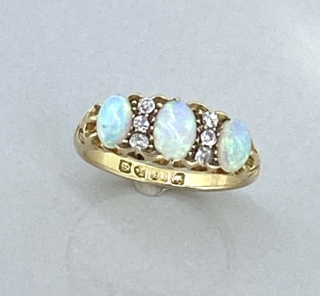 Hallmarked Chester 1904.  Size:  UK:K1/2, US:5.5, France:50.25,