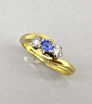 Perfect sapphire and diamond vintage engagement ring