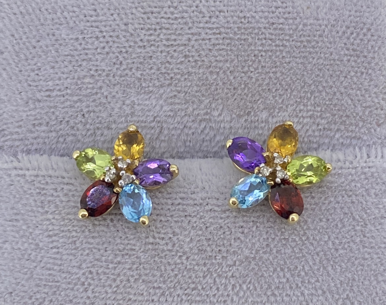 Stunning gem  flower head stud earrings set in 9 carat gold