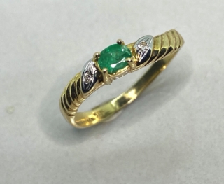 Emerald and Diamond Wavy Ring