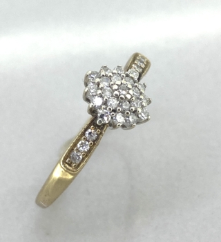 Gold Diamond Cluster Ring 9 carat